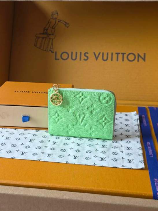 Picture of Louis Vuitton Wallets _SKUfw241223694fw